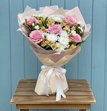 Букет цветов из:  Гвоздики, Орхидеи и Розы в Ивойлово