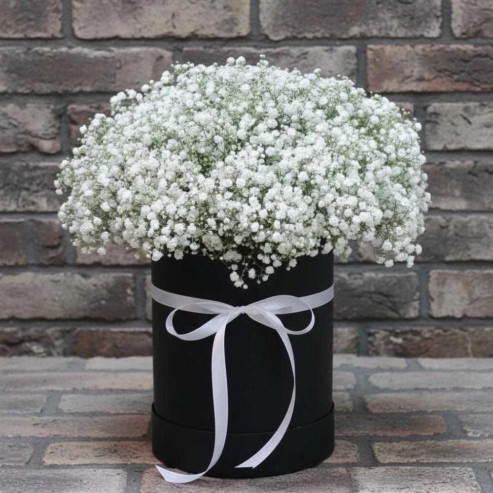 Цветочная композиция из Гипсофила в шляпной коробке в Ивойлово