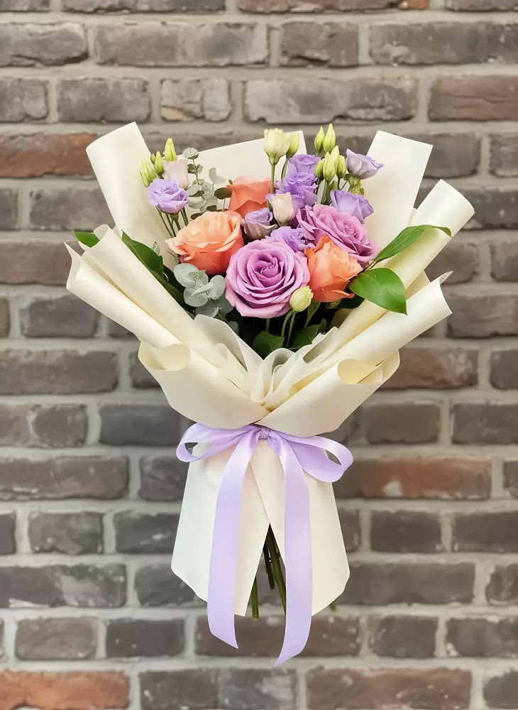 Букет цветов из: Лизиантусы и Розы в Ивойлово