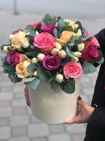 Цветочная композиция из Розы в шляпной коробке в Ивойлово