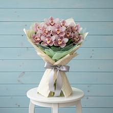 Букет цветов из:  Орхидеи и Розы в Ивойлово