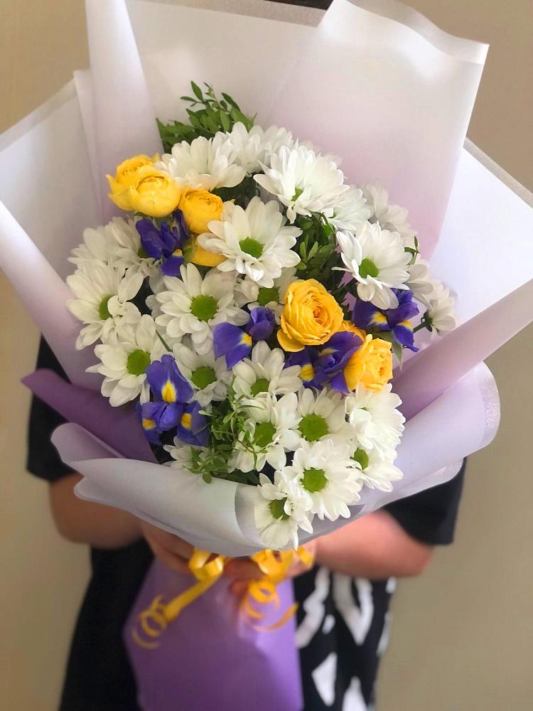 Букет цветов из: Ирисы, Хризантемы и Розы в Ивойлово