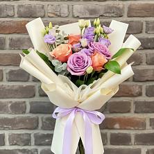 Букет цветов из:  Лизиантусы и Розы в Ивойлово