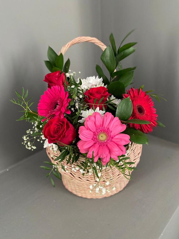 Цветочная композиция из Розы, Хризантемы и Герберы в корзине в Ивойлово