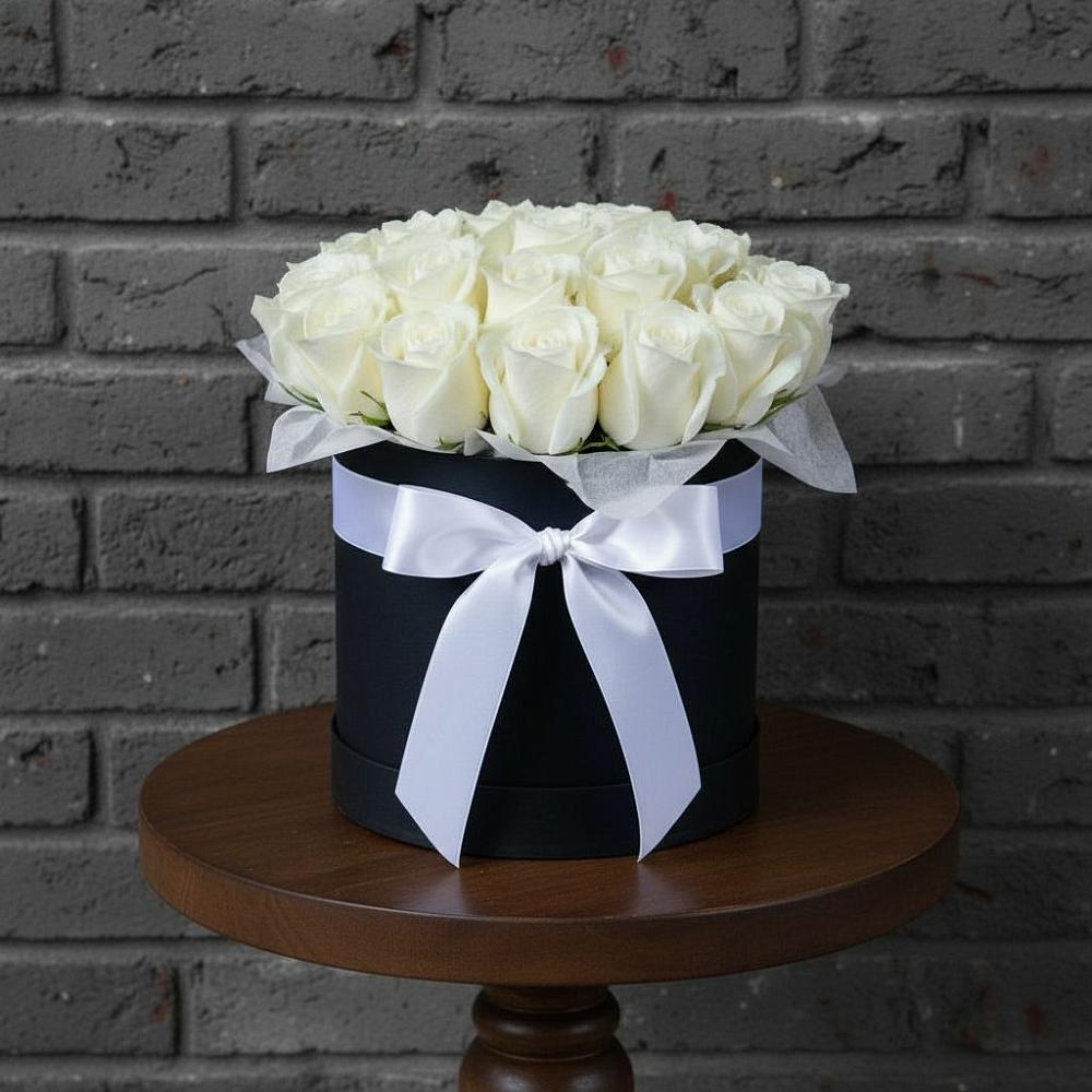 Цветочная композиция из Розы в шляпной коробке в Ивойлово