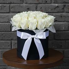 Цветочная композиция из Розы в шляпной коробке в Ивойлово